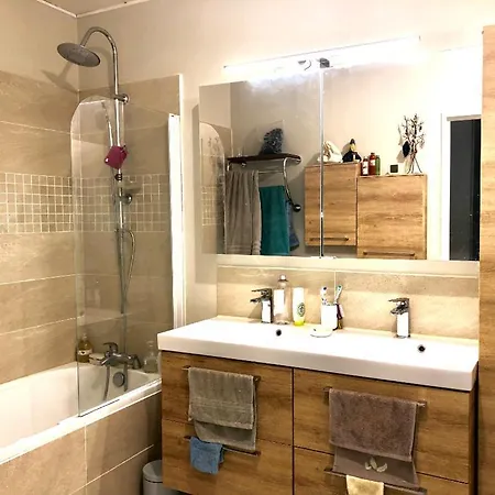 Lit Double Pour 1 A 2 Pers En Colocation Homestay