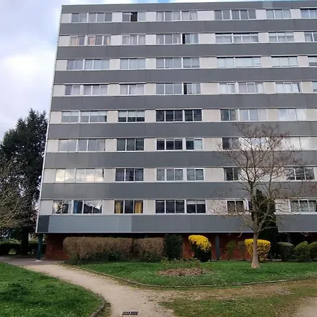 Lit Double Pour 1 A 2 Pers En Colocation Homestay Nancy